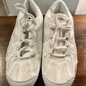 White tennis shoes size 5.5